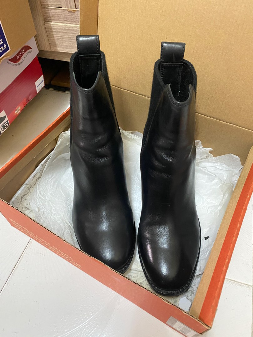 Clarks black short boots clarks Carousell