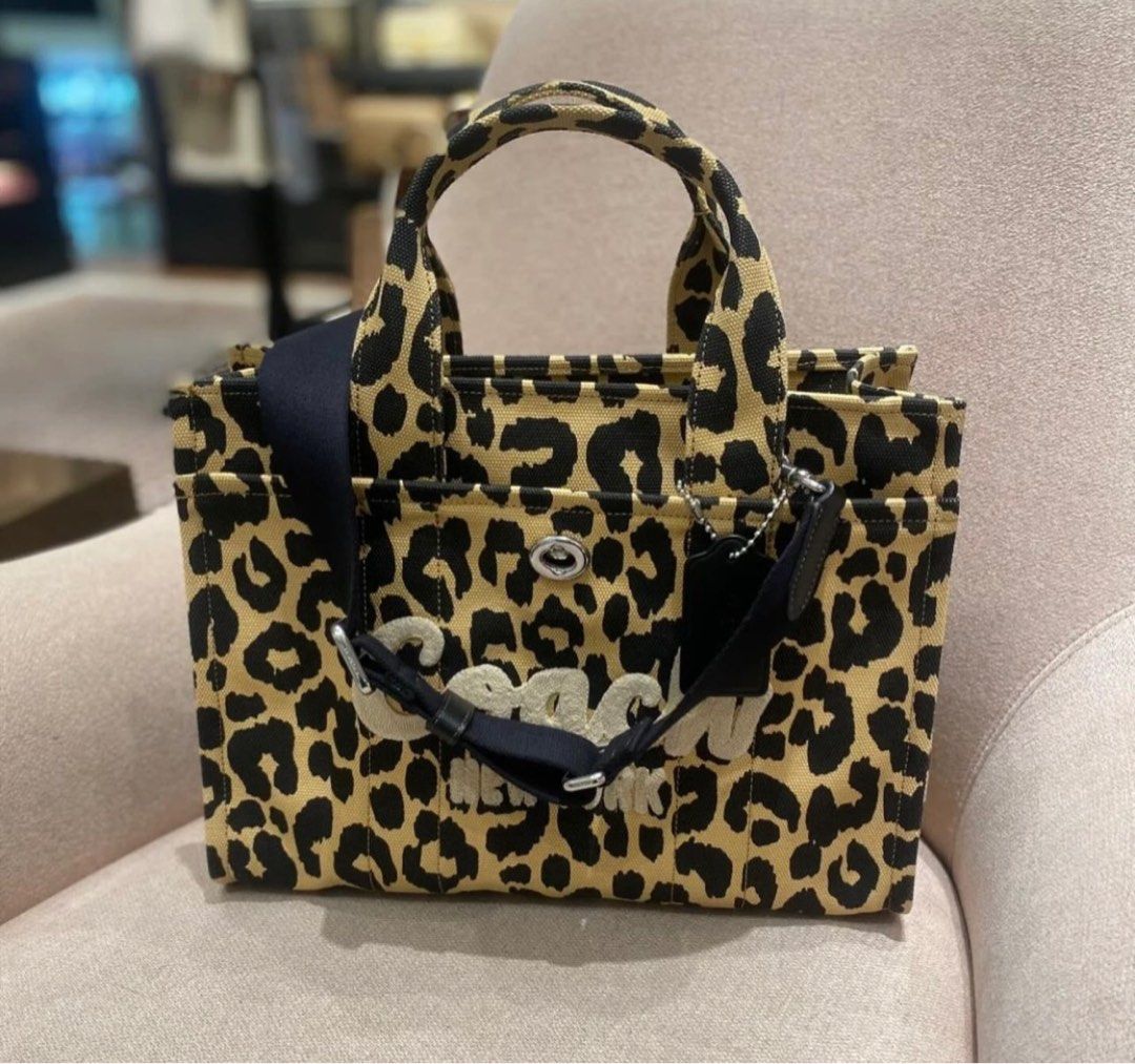 Giraffe print hotsell tote bag