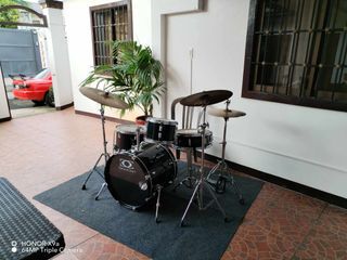 Complete Drum Set Rental with Cymbals for occassions / RENTAL