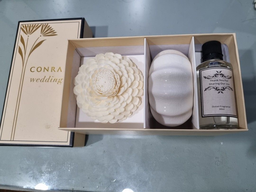 Conrad wedding diffuser (Category: Home Fragrance) located in Singapore. Submitted by tan109 (Listing ID 1273410614, Image 1). Description: ocean fragrance with a nice ornamental look.