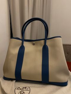 (Category: ) located in . Submitted by declutteringluxuryitems (Listing ID 1273486667, Image 1). Description: .