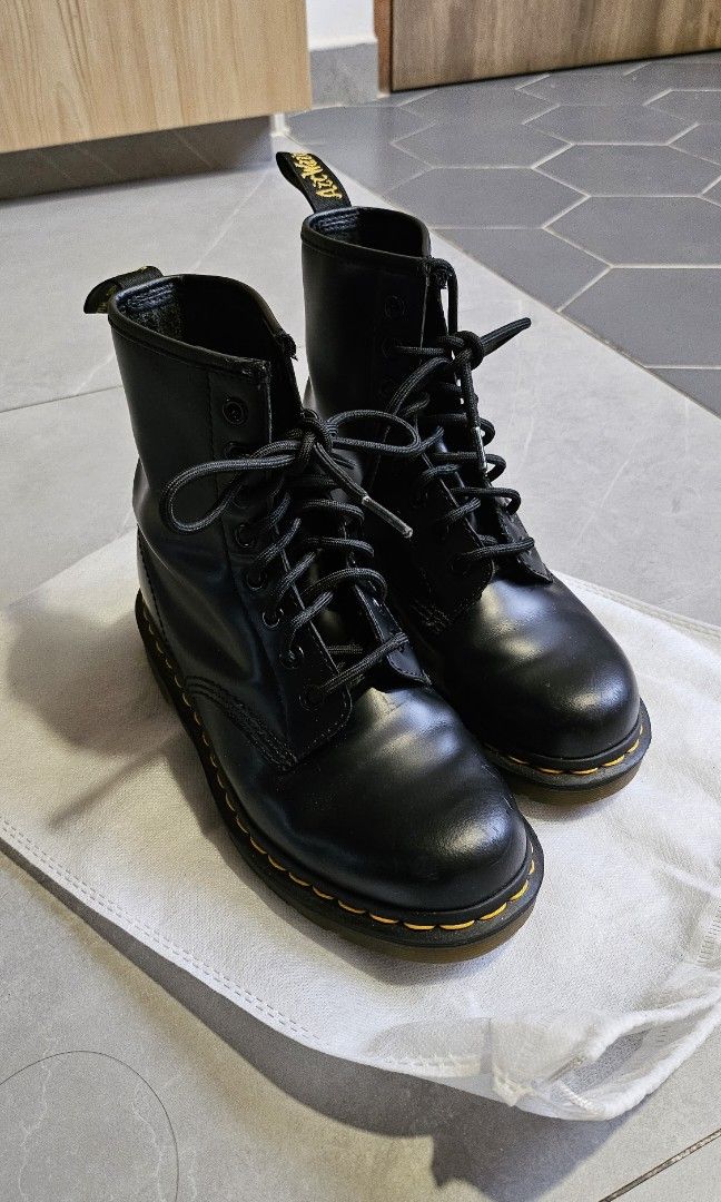Dr martens hotsell boots second hand