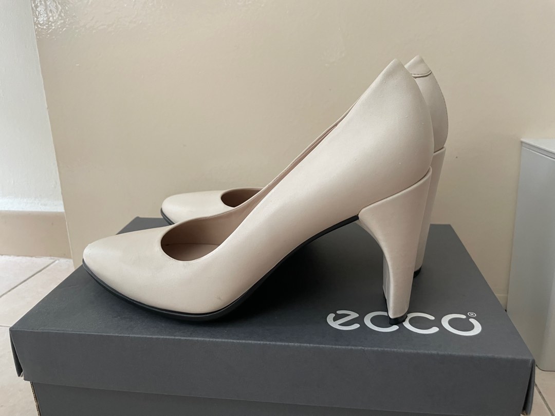 Ecco shape 75 pointy pump 2025