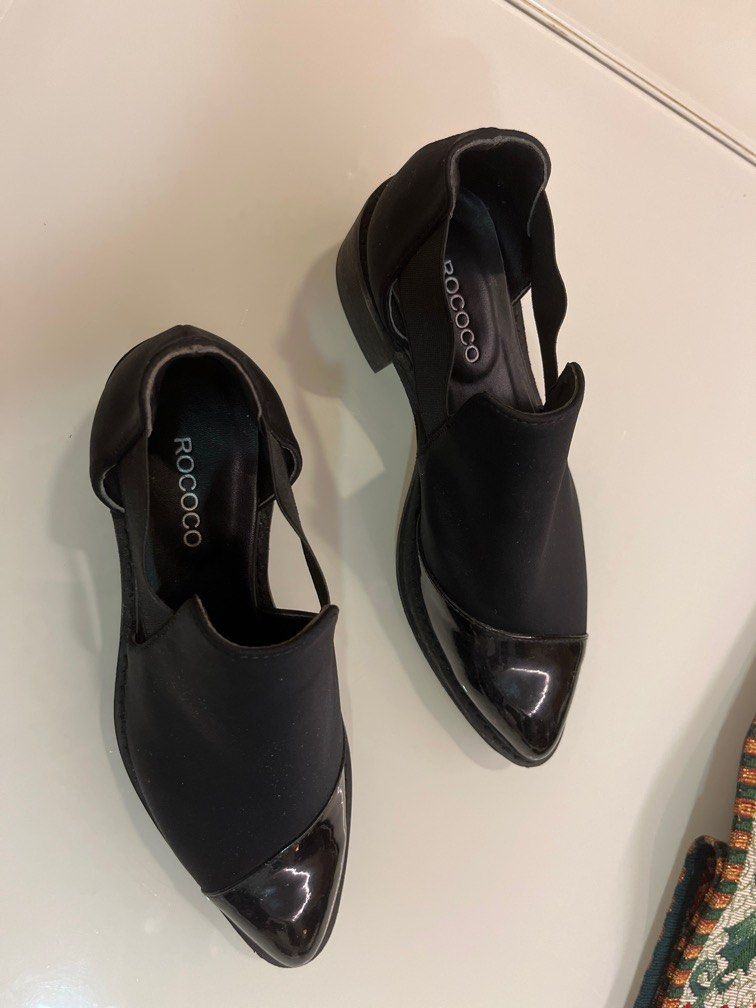 Cut out heel shoes top