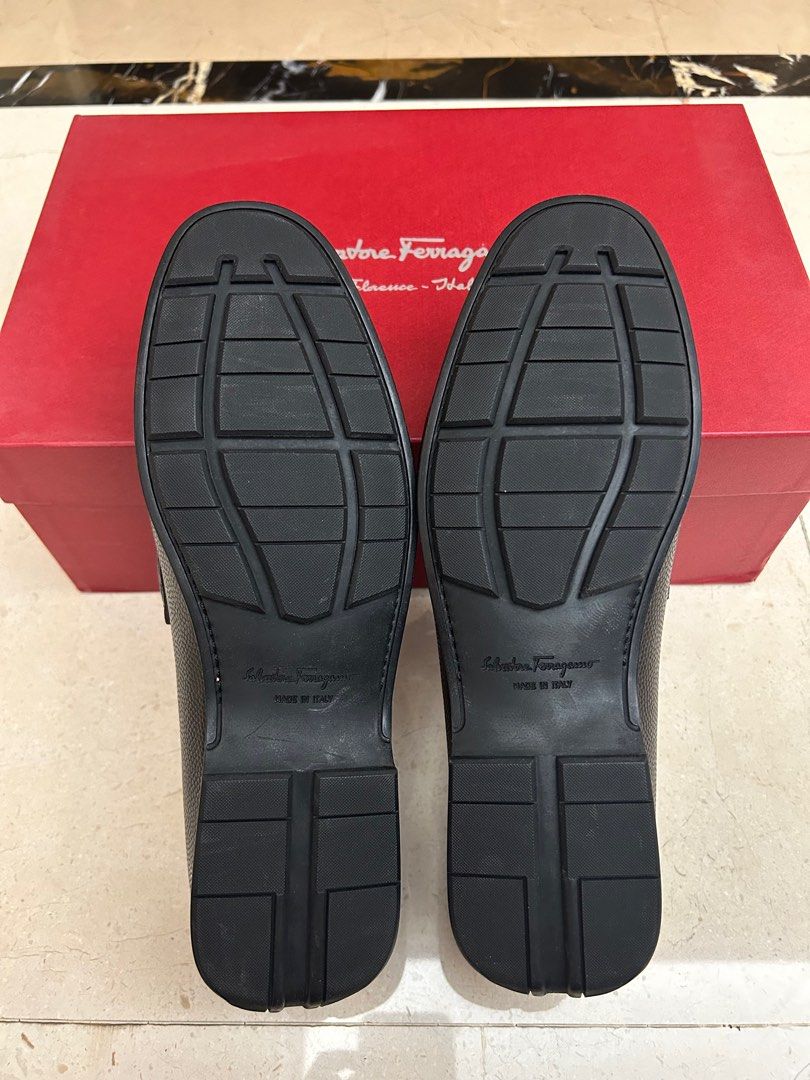 What is size outlet ee in mens shoes