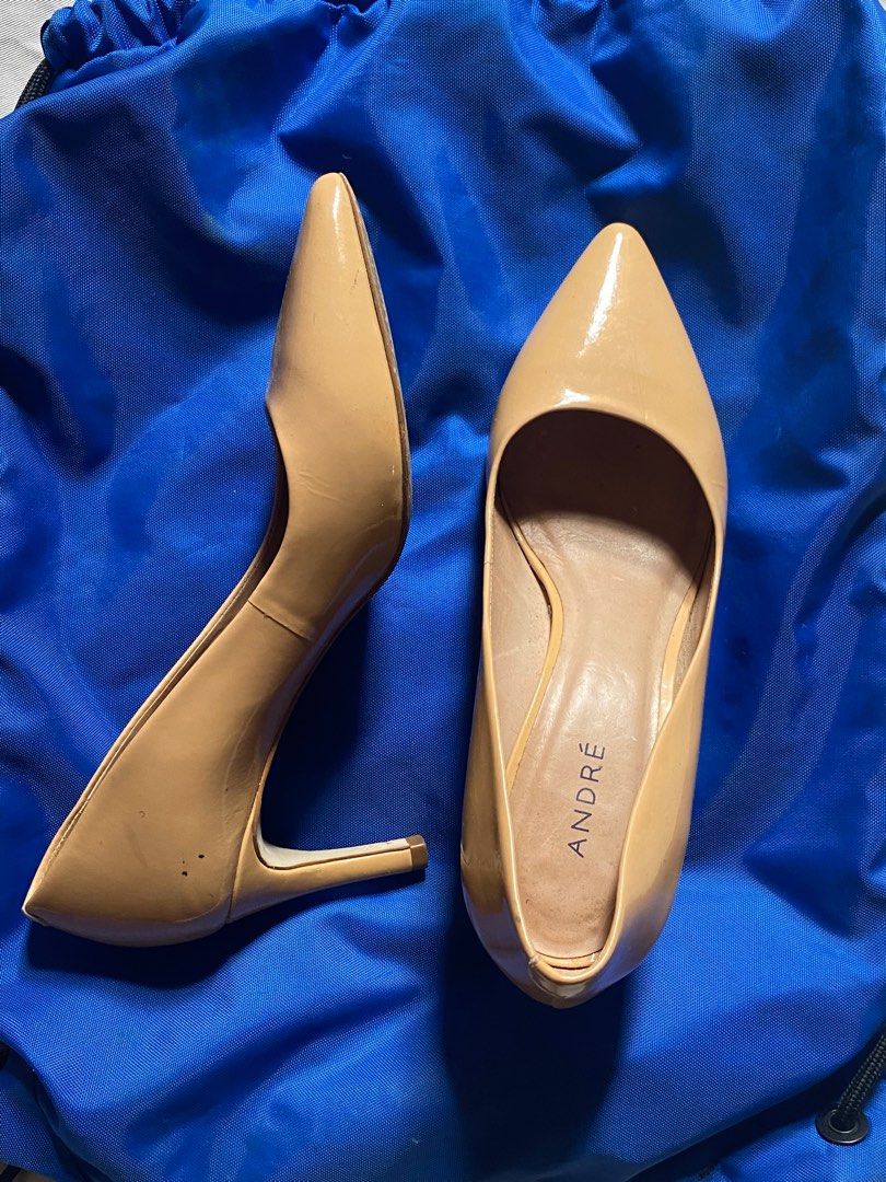 Glossy top nude heels