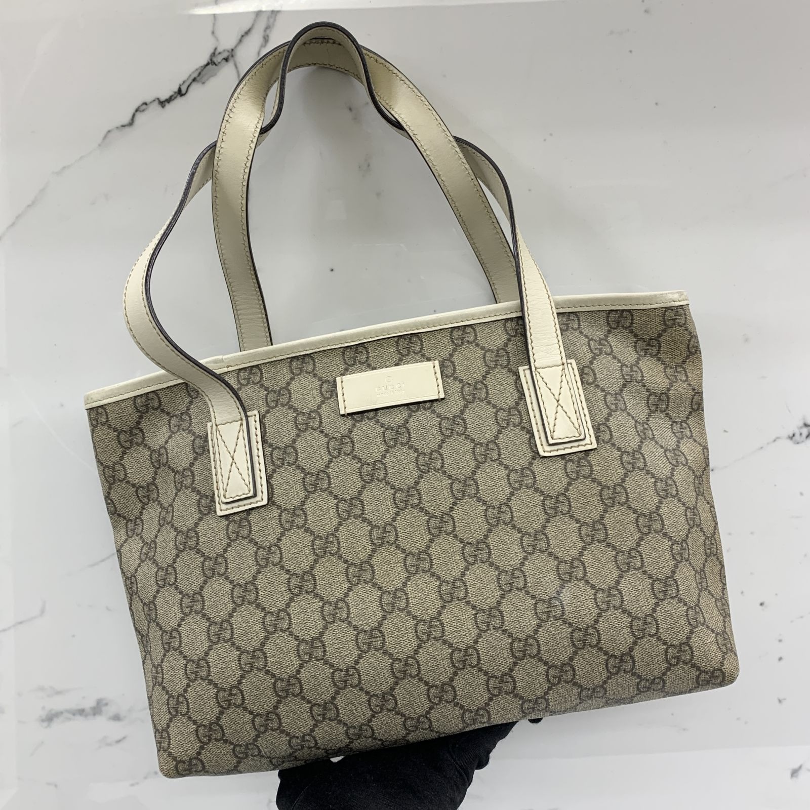 Gucci 211138 sales
