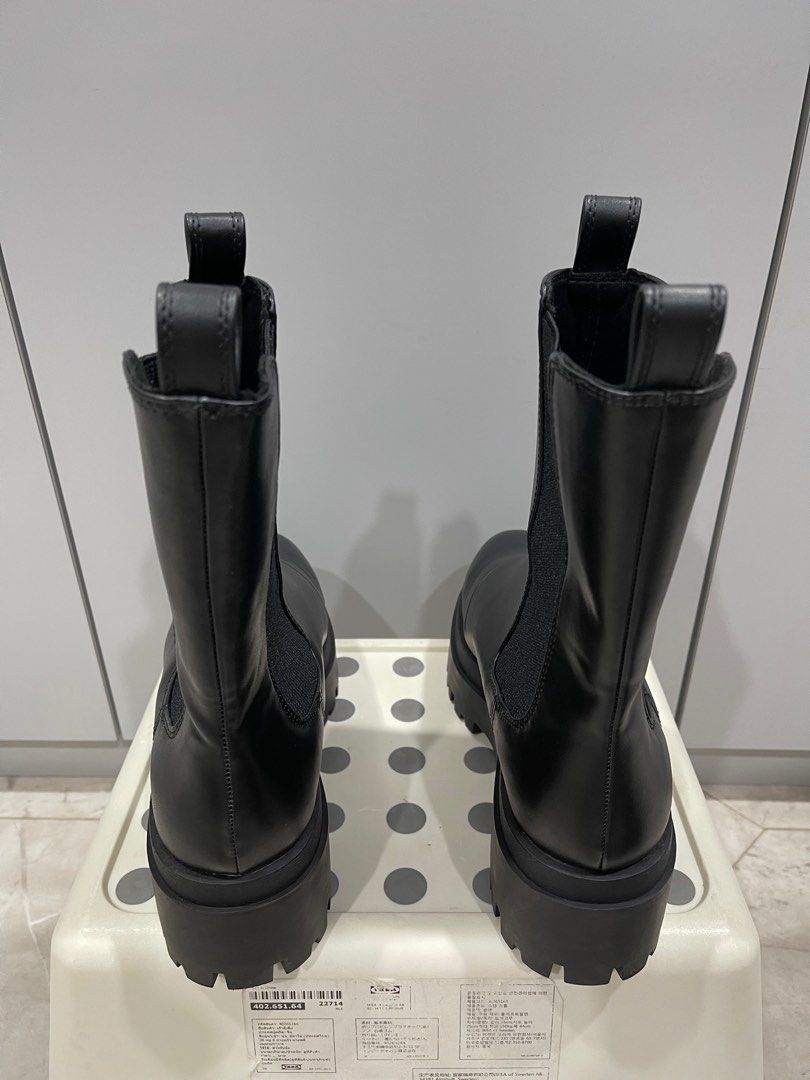 H M Divided Unisex Platform Boots in Black PU. Very Good condition. Hardly worn Women s Fashion Footwear Boots on Carousell