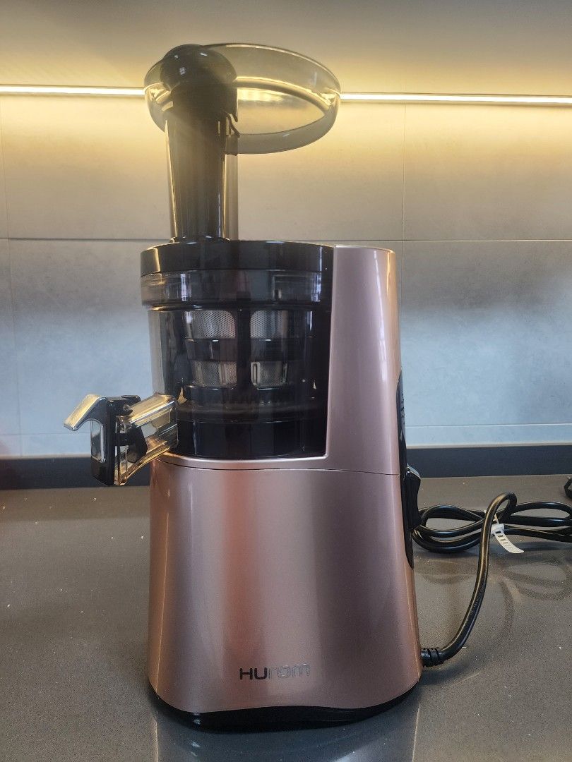Hurom HAA Slow Juicer in Rose Gold, TV & Home Appliances, Kitchen
