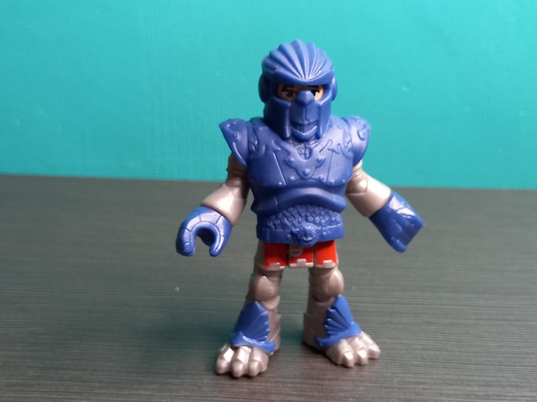Imaginext Castle Knights Medieval Knight Figure Toy with Armor 3 ...