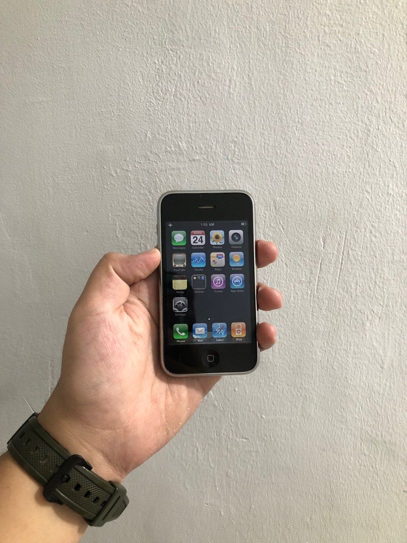 iPhone 3g at&t lock 8gb (Category: Others) located in Bulacan. Submitted by apple_siri (Listing ID 1273691932, Image 2). Description: At&t lock kayo na lang po mag openline nasa 250-300 lang pa openline good as backup phone po yan and as music player may songs napo jan nakalagay gagamitin na lang collectors item nadin po yan kaya mataas ang presyo.