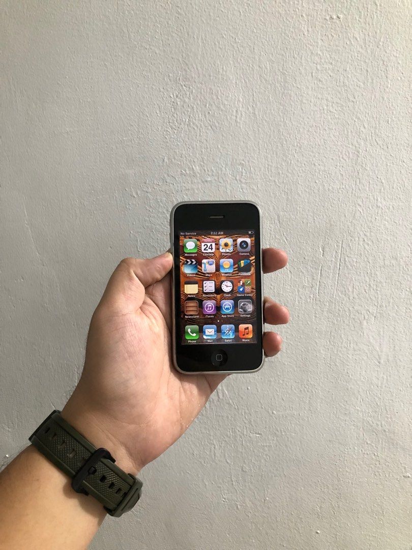 iPhone 3gs at&t lock 16gb (Category: Others) located in Bulacan. Submitted by apple_siri (Listing ID 1273693215, Image 2). Description: At&t lock kayo na lang po mag openline nasa 250-300 lang pa openline good as backup phone po yan and as music player may songs napo jan nakalagay gagamitin na lang collectors item nadin po yan kaya mataas ang presyo.