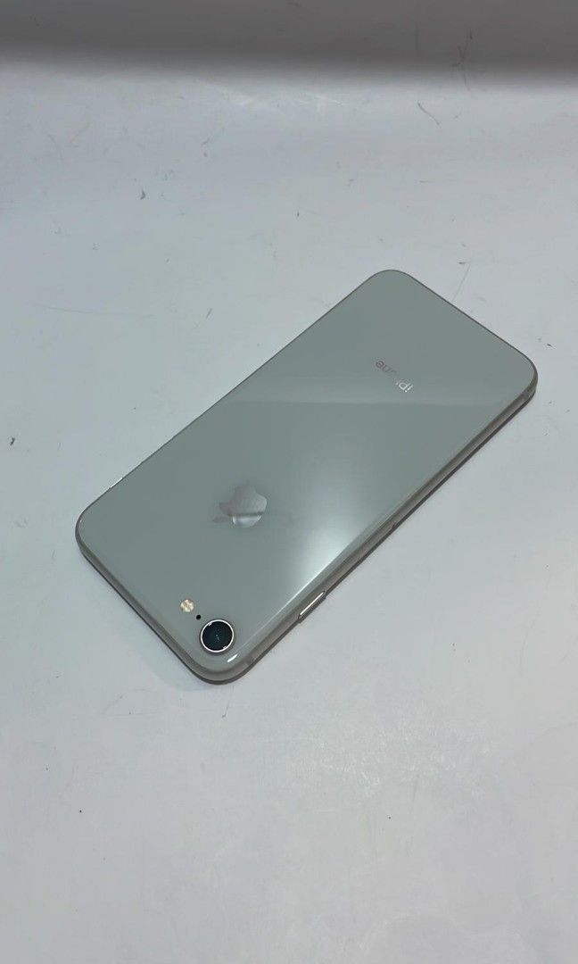 値下げ iPhone 8 silver 64GB 程度良好-