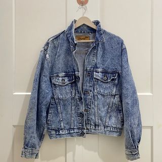(Category: ) located in . Submitted by wardrobeputeh_ (Listing ID 1273578160, Image 1). Description: .