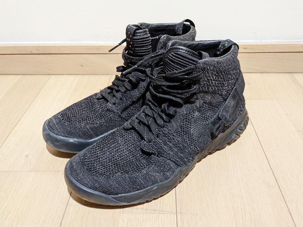 Jordan apex react triple black sales