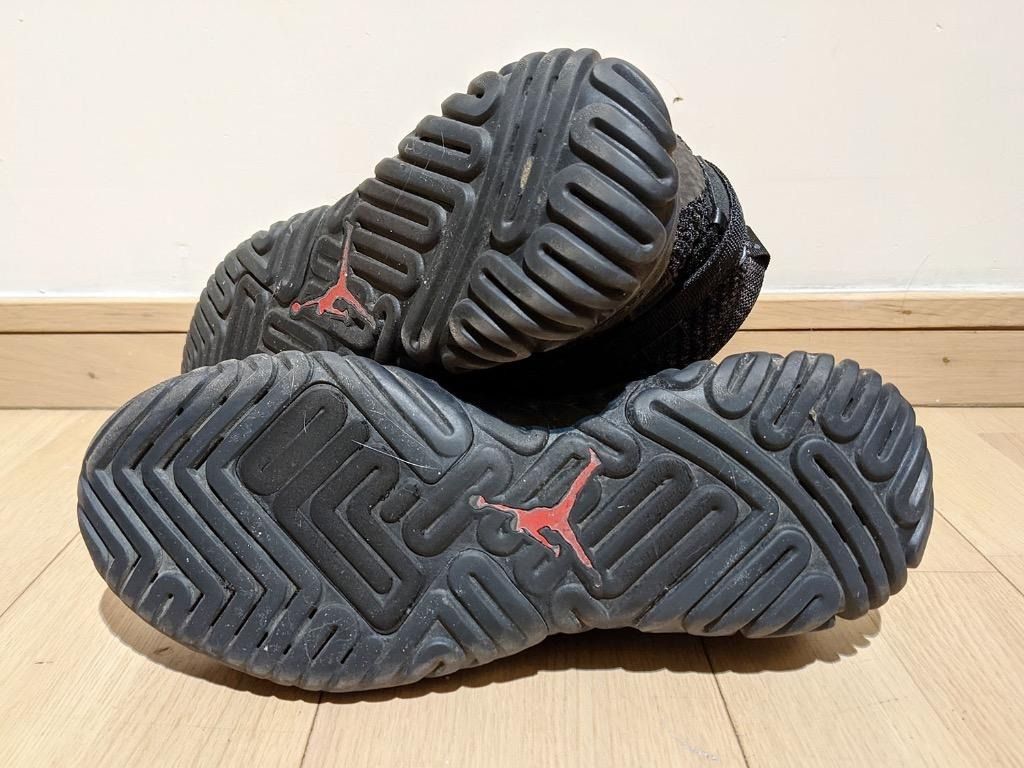 Jordan apex react triple black best sale
