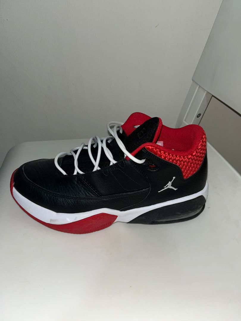 Jordan max aura hotsell fake