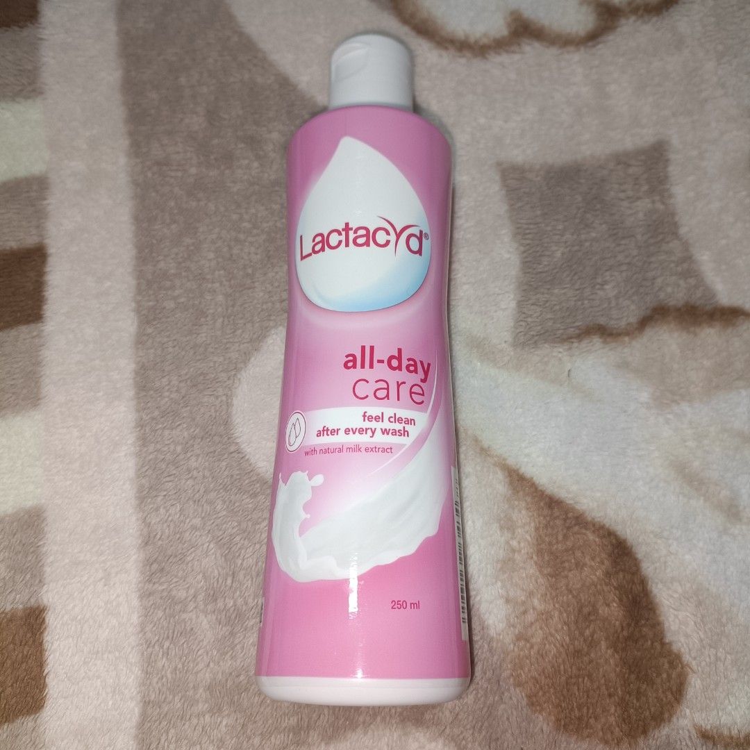 Lactacyd  Soft & Silky Feminine Wash 250ml *Feel soft and smooth