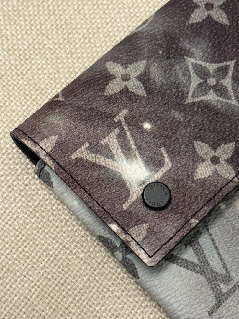 Louis Vuitton Galaxy alpha triple clutch Pochette in medium