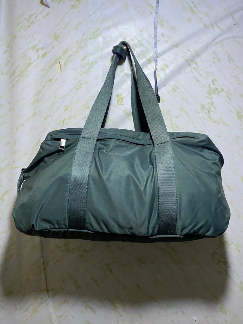 Lululemon Fast Track Duffle Bag 19L, Women's Fashion, Bags & Wallets