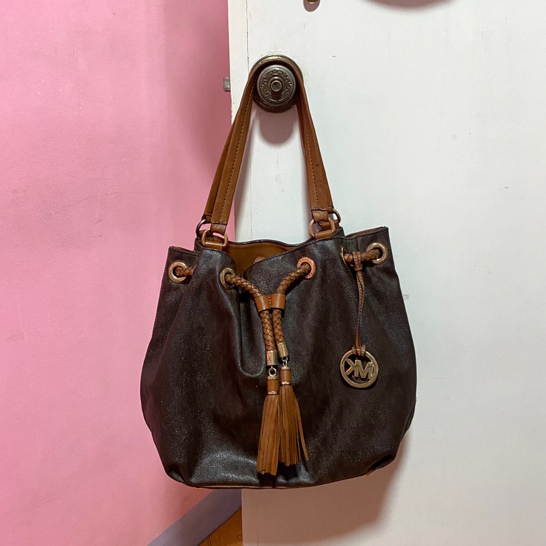 Michael Kors Monogram Bucket Bag, Luxury, Bags & Wallets on Carousell