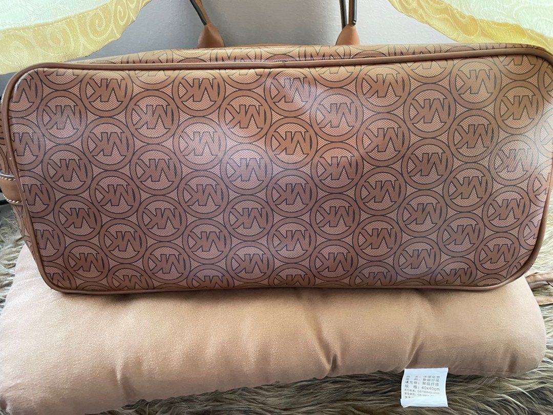 MK Jodie Tote Bag (Category: Luxury Bags & Wallets) located in Cainta. Submitted by llsamson2000 (Listing ID 1273504445, Image 3). Description: .
