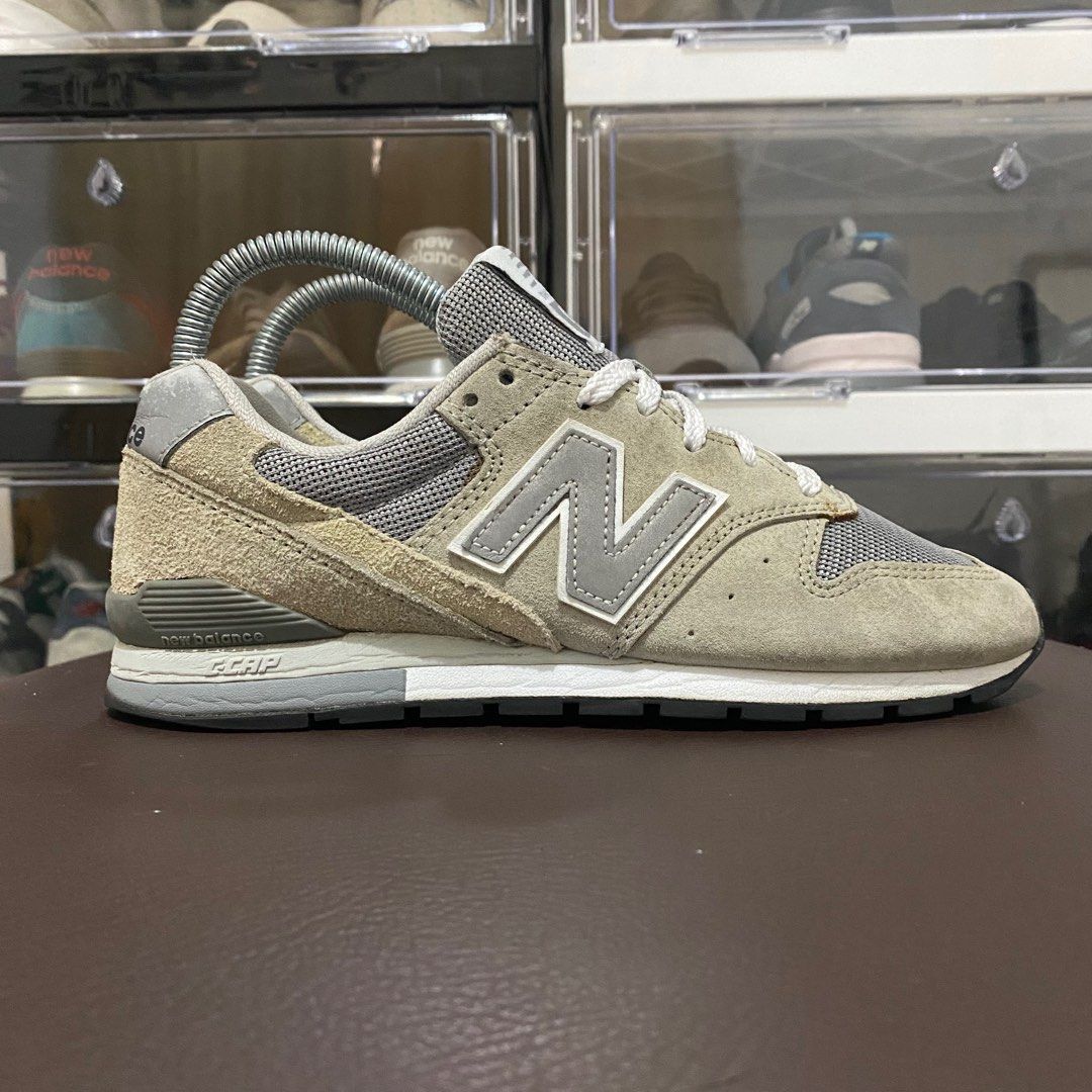 New balance 996 Grey, Fesyen Wanita, Sepatu di Carousell
