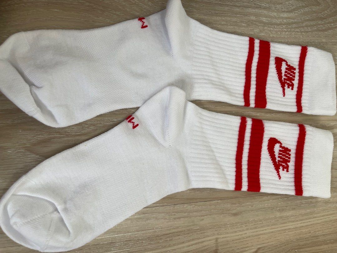 White nike clearance socks red swoosh