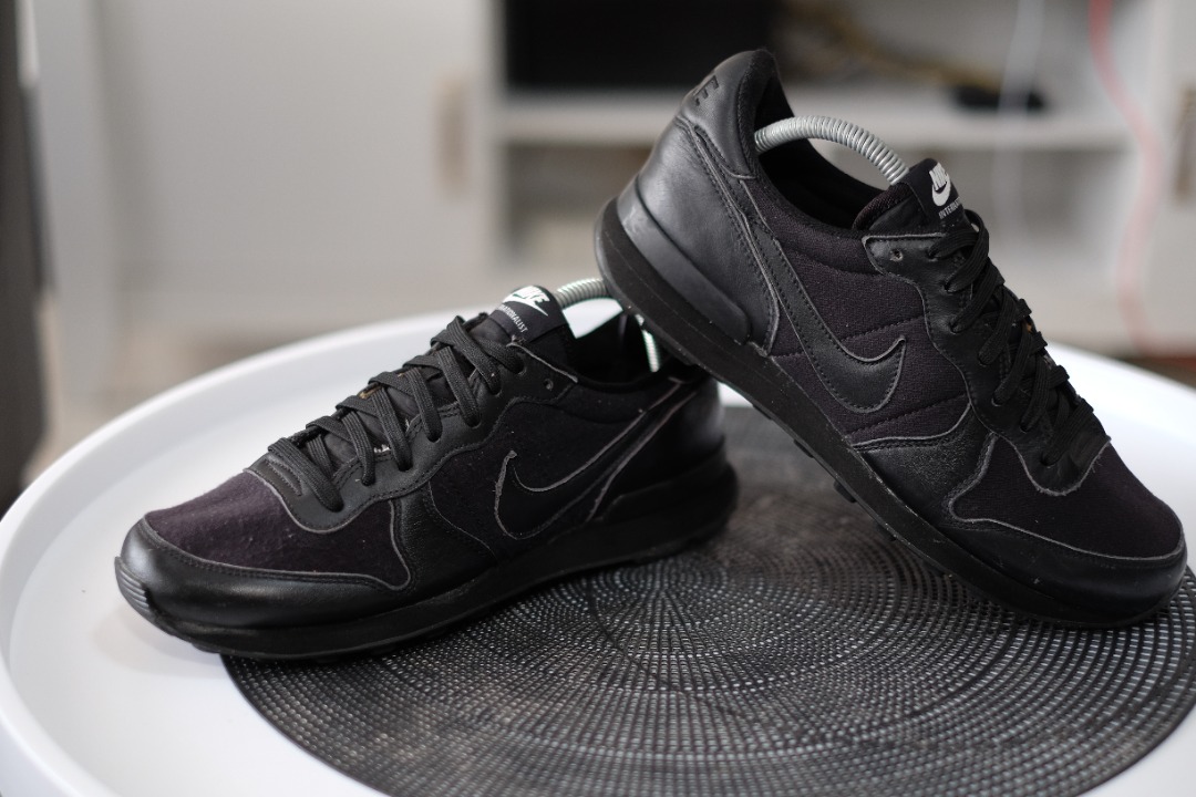 Nike internationalist all black sale