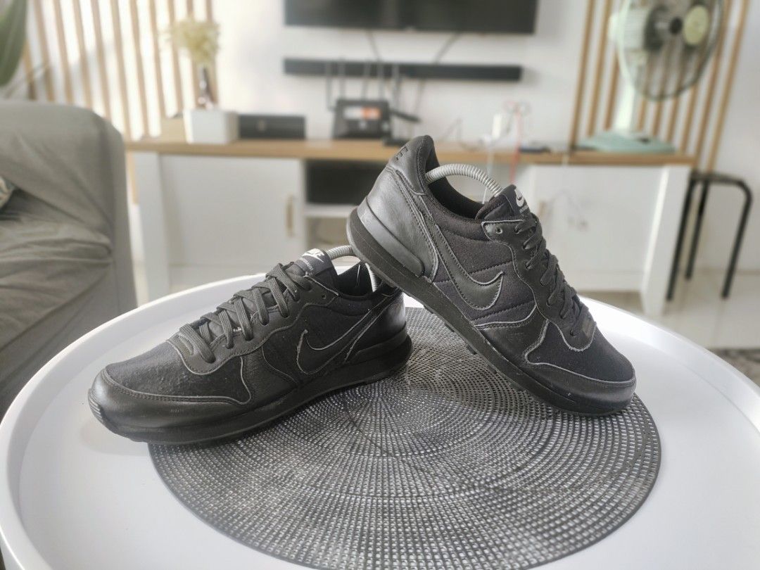 Nike internationalist discount triple black