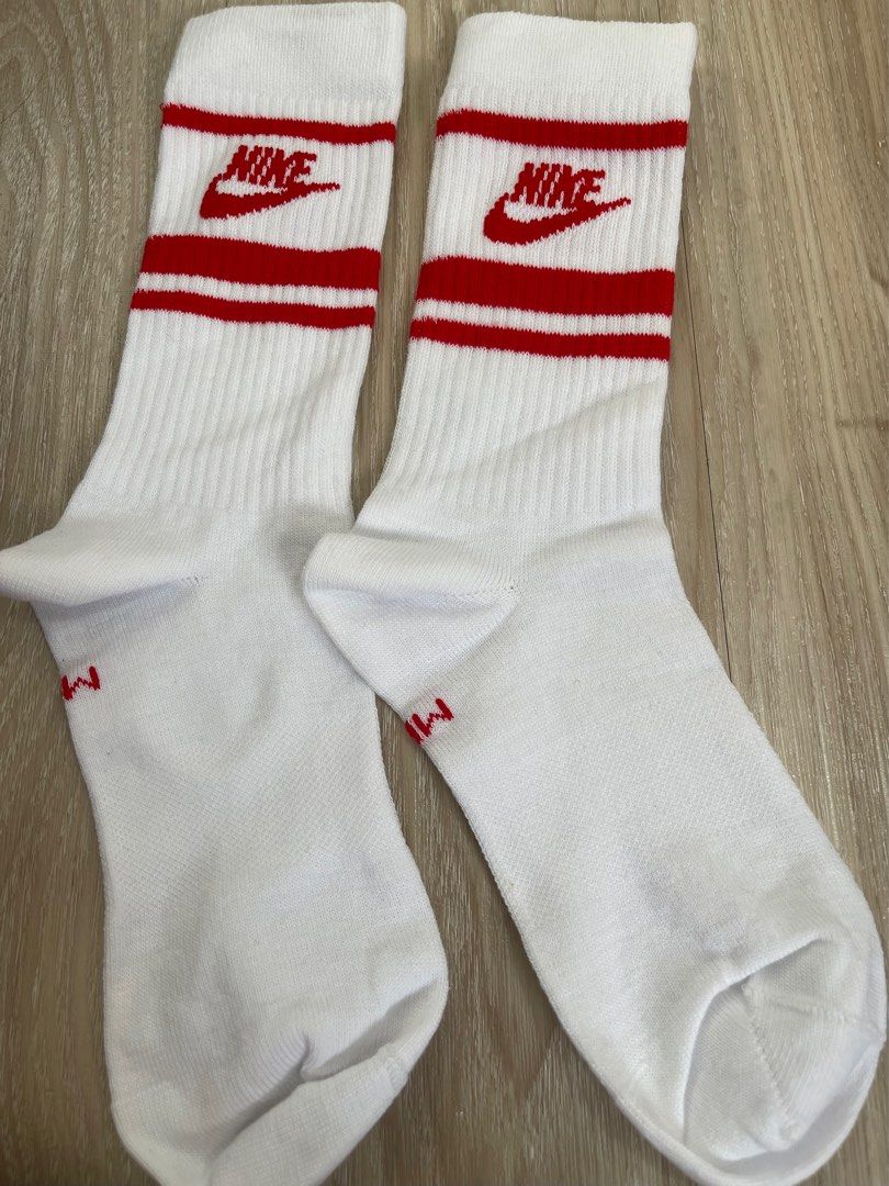 White nike clearance socks red swoosh