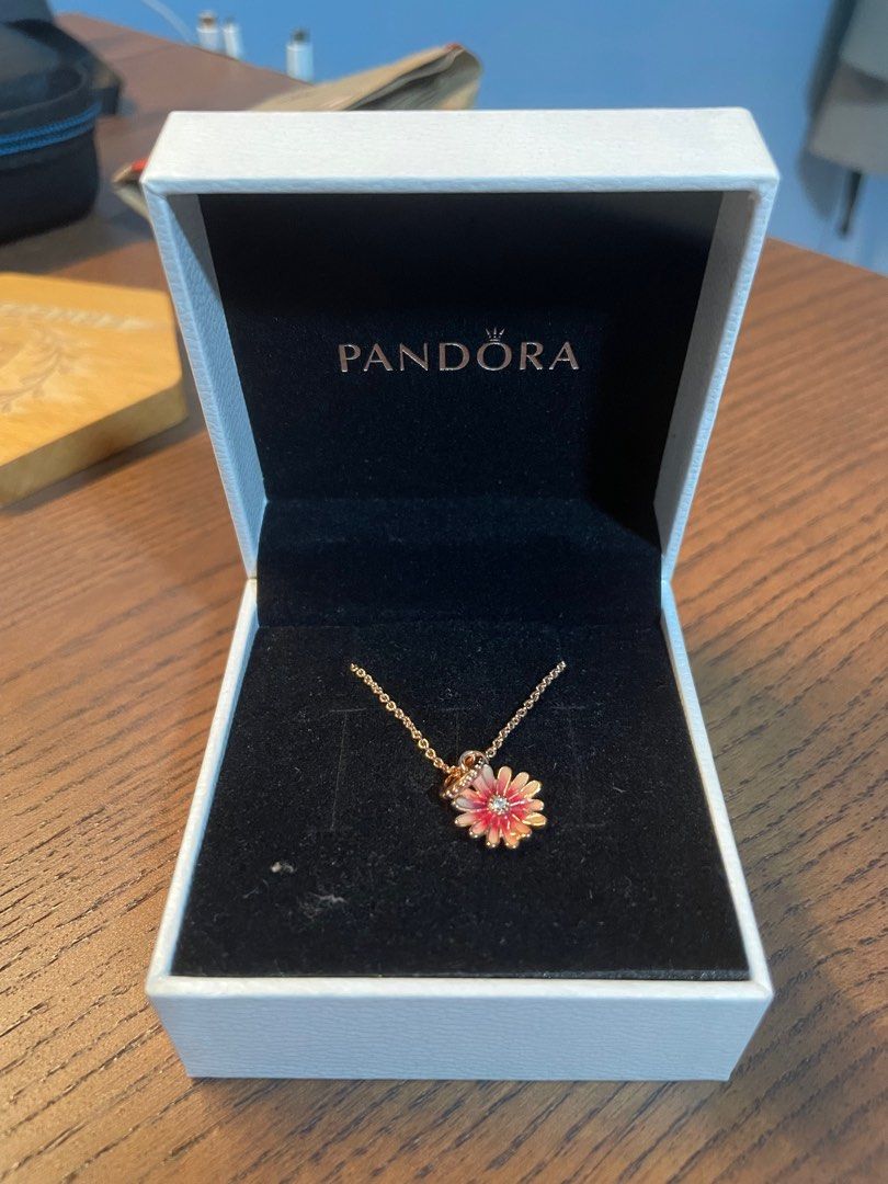 Daisy pendant deals pandora