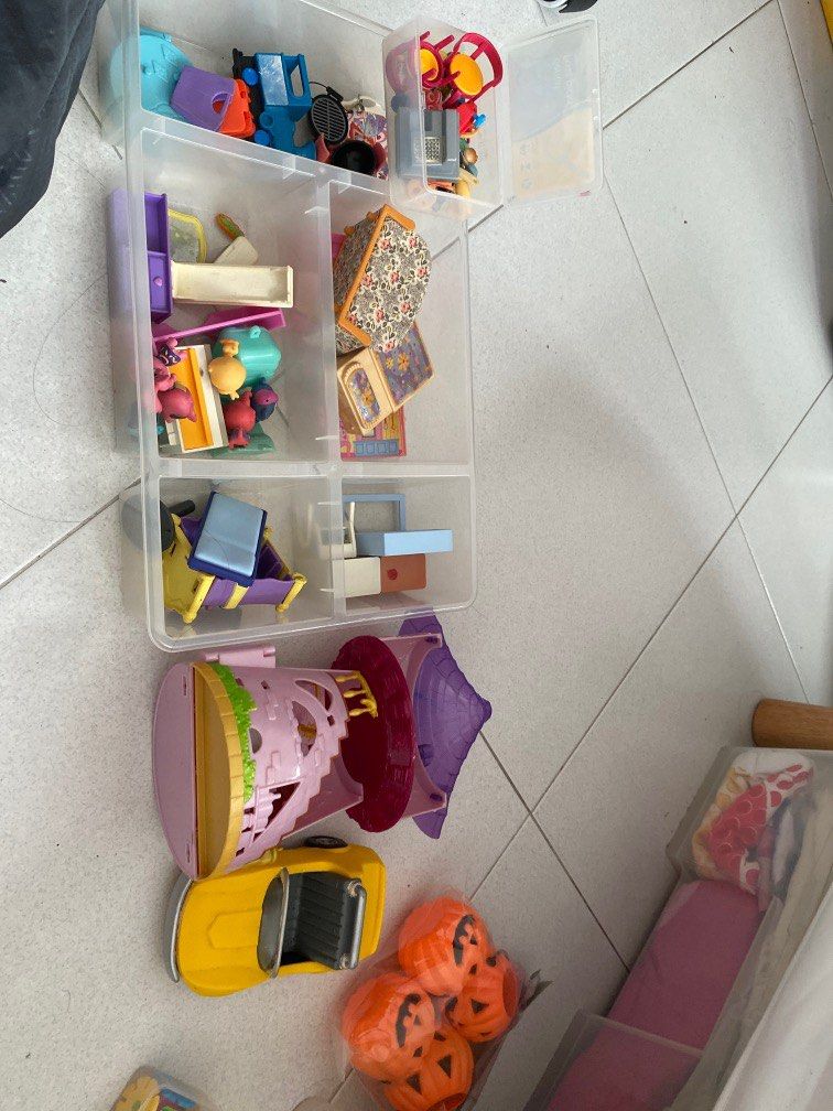 Random stuff (Category: Kids Toys) located in Singapore. Submitted by astriyal (Listing ID 1273442147, Image 4). Description: INCLUDES A BUNCH OF ITEMS Sylvanian family, playmobil, disney , lps and more Trying to get rid of all this. Prices are negotiable. The organisers are all included everything you see here for 70 dollars. .