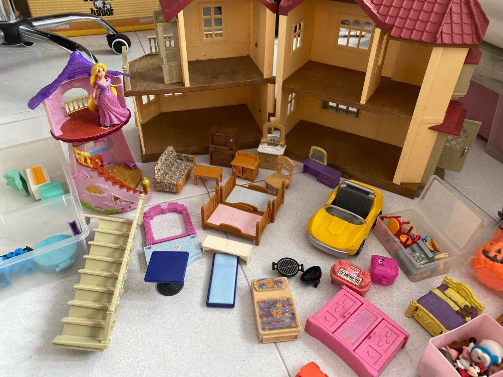Random stuff (Category: Kids Toys) located in Singapore. Submitted by astriyal (Listing ID 1273442147, Image 2). Description: INCLUDES A BUNCH OF ITEMS Sylvanian family, playmobil, disney , lps and more Trying to get rid of all this. Prices are negotiable. The organisers are all included everything you see here for 70 dollars. .