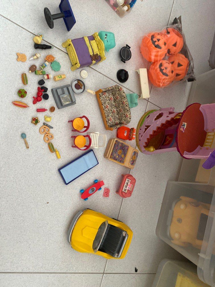 Random stuff (Category: Kids Toys) located in Singapore. Submitted by astriyal (Listing ID 1273442147, Image 3). Description: INCLUDES A BUNCH OF ITEMS Sylvanian family, playmobil, disney , lps and more Trying to get rid of all this. Prices are negotiable. The organisers are all included everything you see here for 70 dollars. .