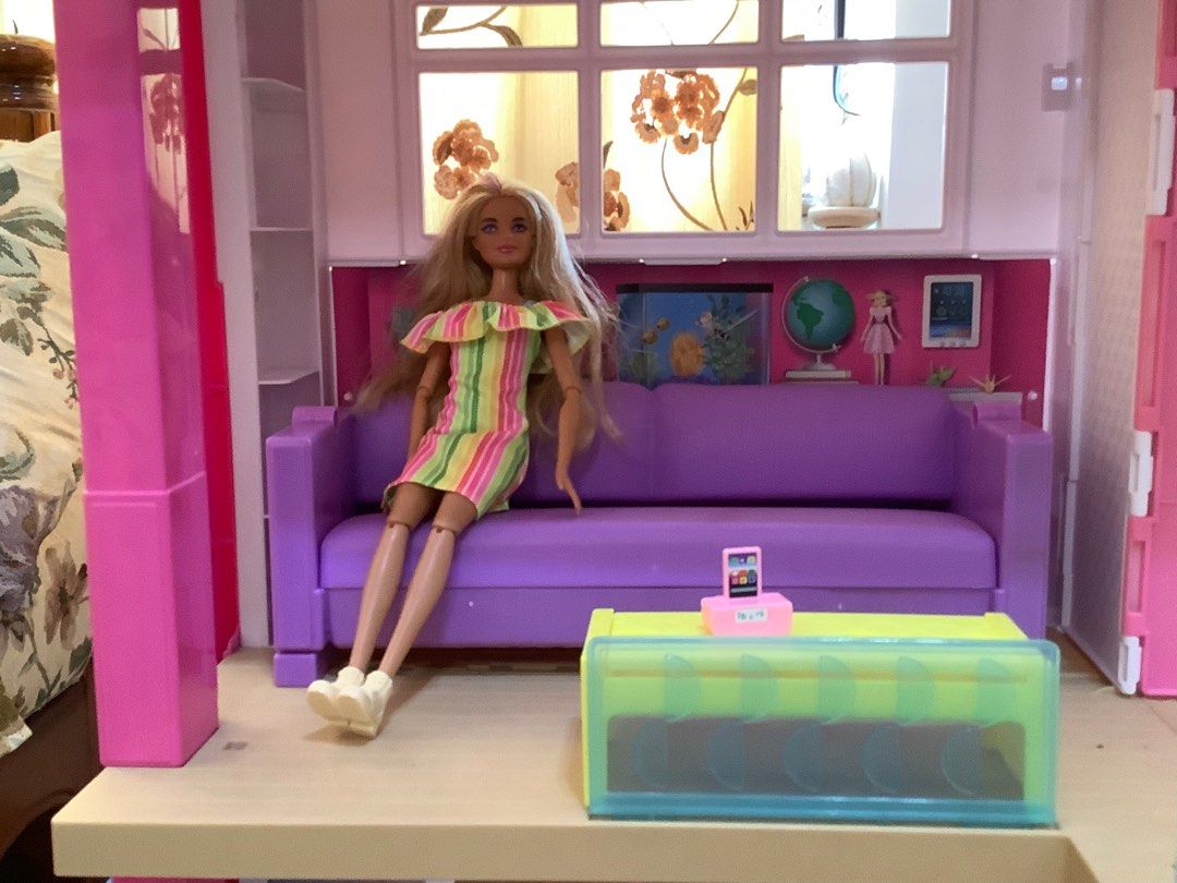 Second hand shop barbie dream house