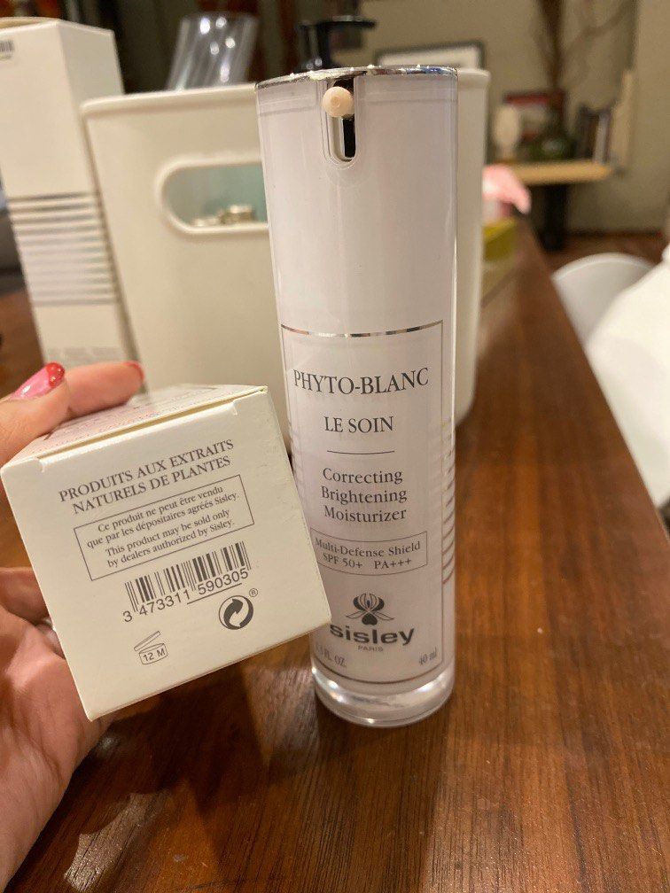 Sisley Phyto blanc correcting brightening moisturizer (Category: Face Care) located in Quezon City. Submitted by thelushclosetph (Listing ID 1273484076, Image 2). Description: Got this for 18,000 php at rustan’s 😭😭 a brightening vitamin C , resorcinol and niacinamide day cream with mineral spf 50 and primer properties. Great all in one blurring finish. So expensive but willing to negotiate the price slightly. I’m just back to using obagi right 