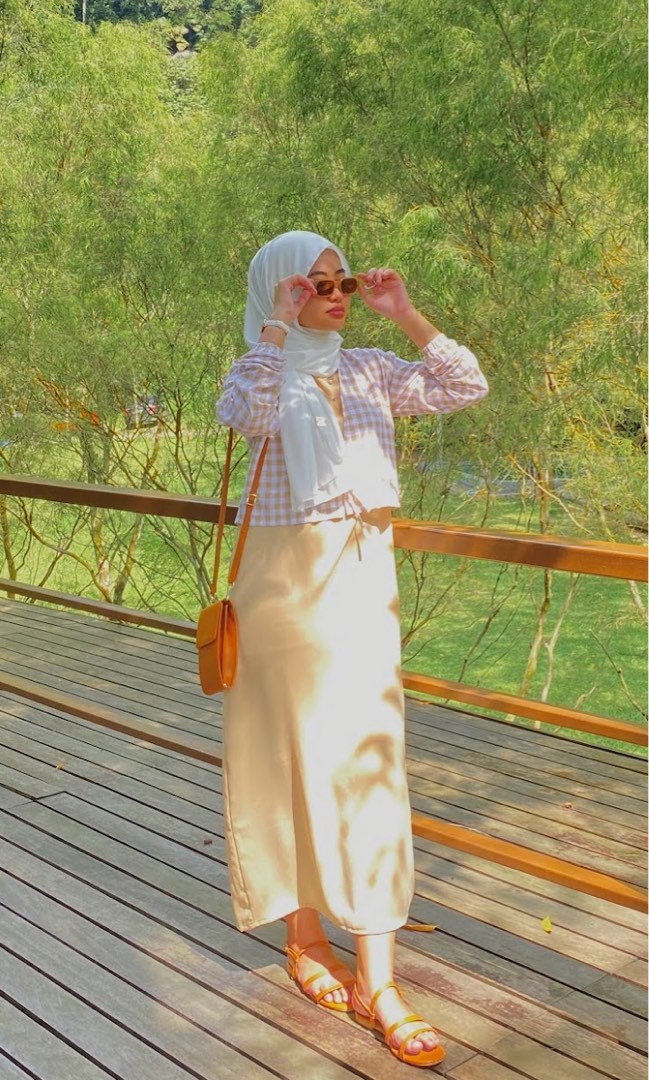Sleeveless dress with cardigan set