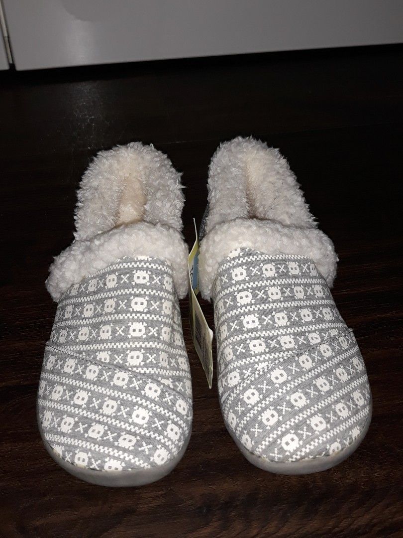 Toms youth slippers on sale