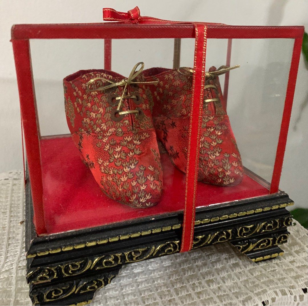 Red sales lotus shoes