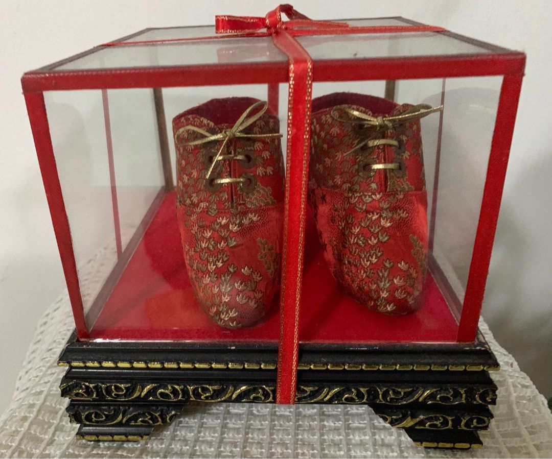 Red top lotus shoes