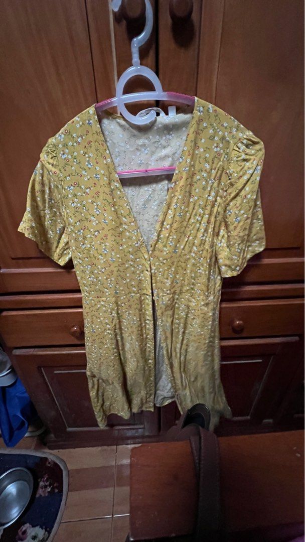 Uniqlo Dress (Category: Dresses) located in Paranaque City. Submitted by declutterjunkie (Listing ID 1273566407, Image 1). Description: Used once.