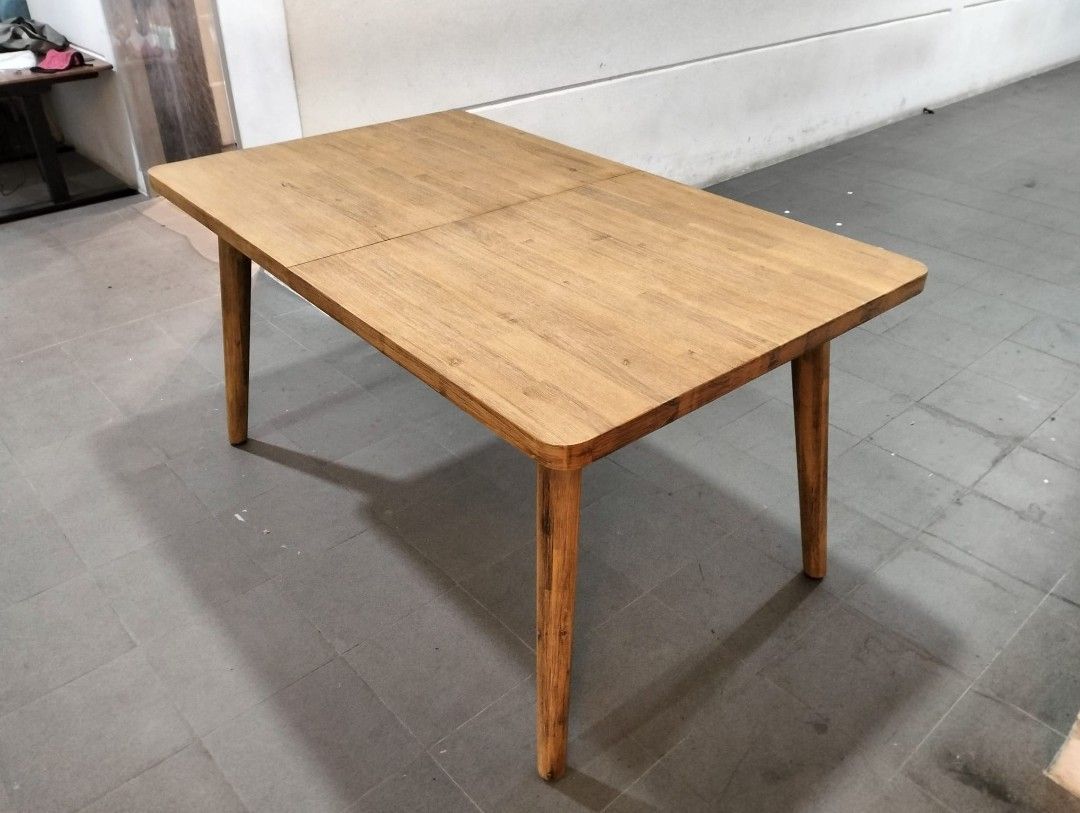 Acacia wood sales extendable dining table