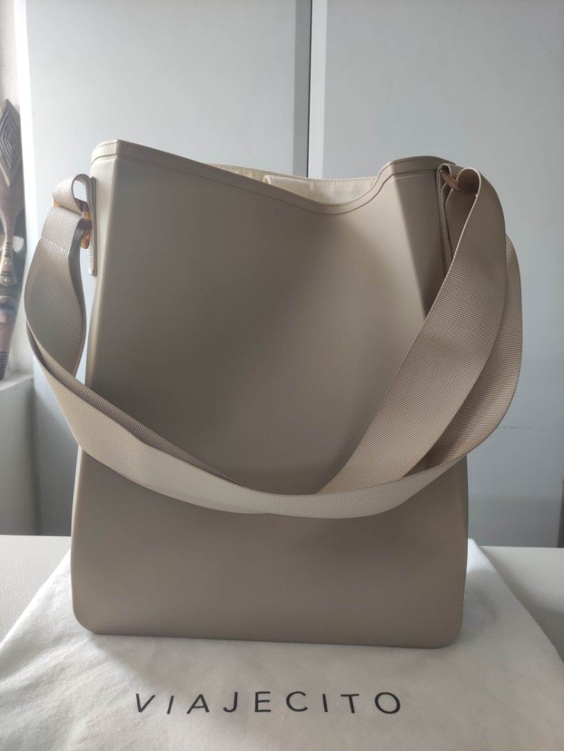 Viajecito Tote Bag - Fog (Category: Shoulder Bags) located in San Juan City. Submitted by margapop (Listing ID 1273458897, Image 2). Description: Viajecito Tote Bag - color: fog with tortoise shoulder adjuster - condition: like new, used less than 5 times - fits a 13 inch laptop - comes with dust bag RFS: funds for other things Shipping fee c/o of buyer buyer located in san juan city meet up: BGC/rob magnolia MOP: GCash, BPI.