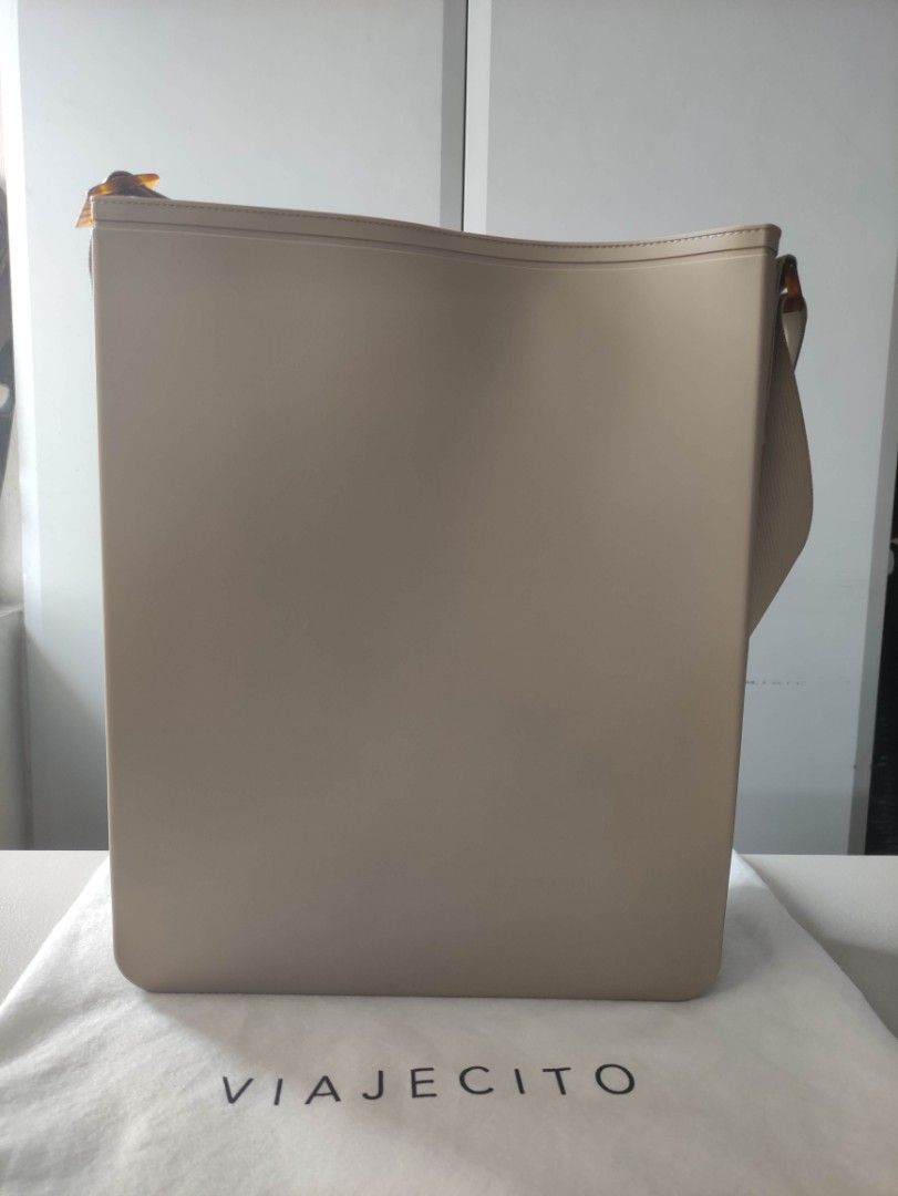 Viajecito Tote Bag - Fog (Category: Shoulder Bags) located in San Juan City. Submitted by margapop (Listing ID 1273458897, Image 1). Description: Viajecito Tote Bag - color: fog with tortoise shoulder adjuster - condition: like new, used less than 5 times - fits a 13 inch laptop - comes with dust bag RFS: funds for other things Shipping fee c/o of buyer buyer located in san juan city meet up: BGC/rob magnolia MOP: GCash, BPI.