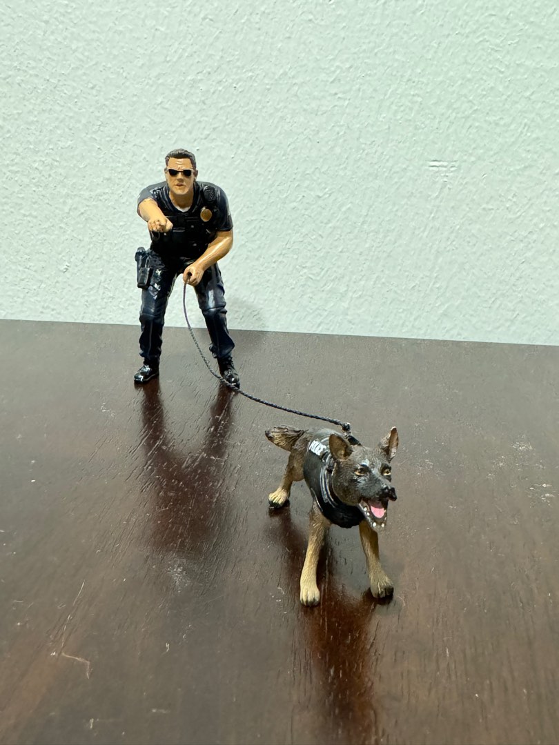 1/18 Police officer and K9, Hobbies Toys, Toys Games on Carousell - Main Image