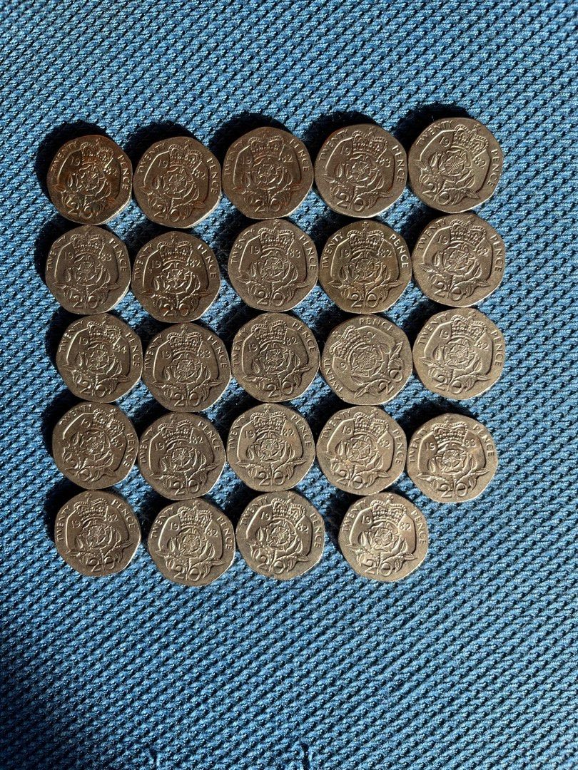 英鎊20便士女皇頭80年代共24個, 興趣及遊戲, 收藏品及紀念品, 錢幣- Carousell