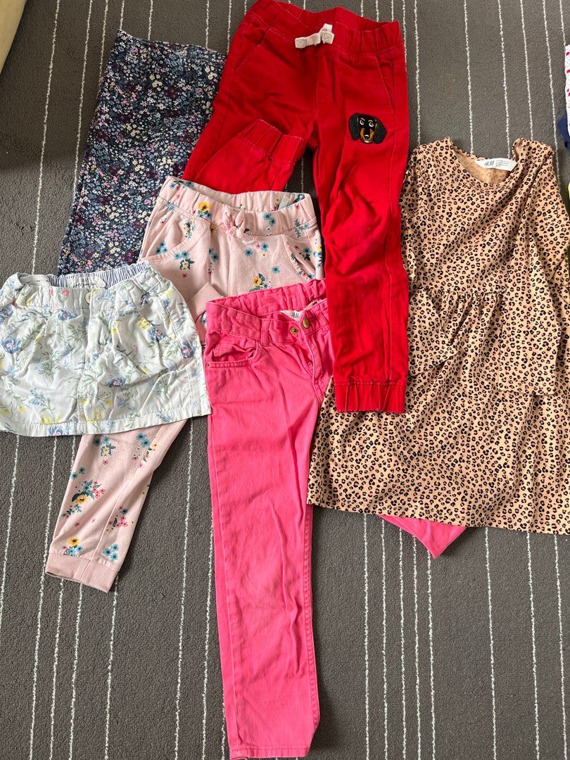 END OF YEAR SALE 4 5 years old girl s bundled clothes from H M