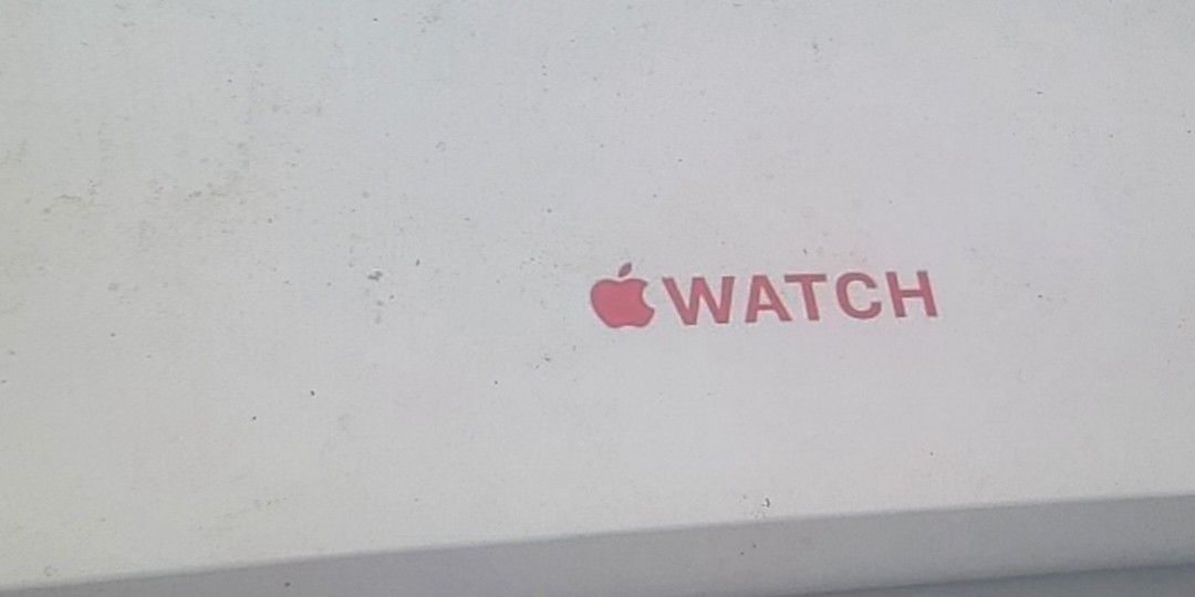出售全新未開封Apple Watch8 41mm GPS (紅色)智能手錶, 手提電話, 智能
