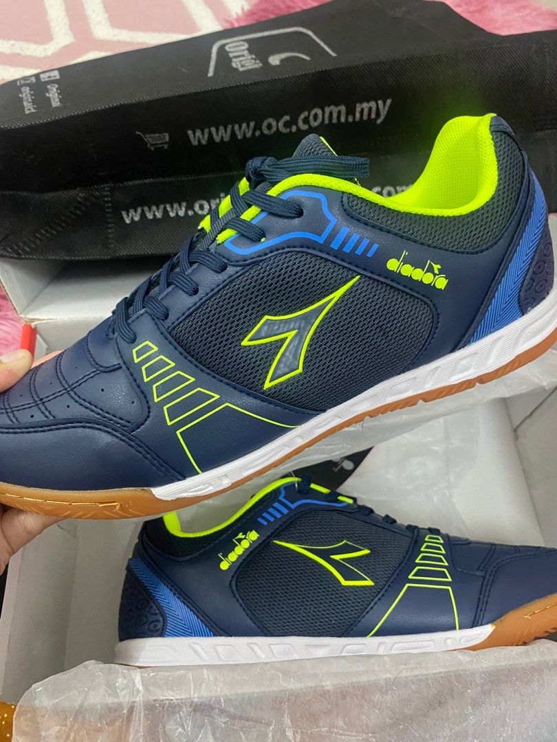 Futsal shoes for badminton discount